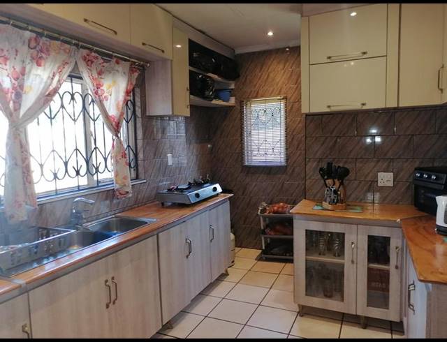 5 BEDROOM HOUSE FOR SALE IN ARBORETUM